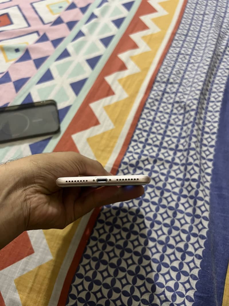 Apple iPhone 7 Plus 2
