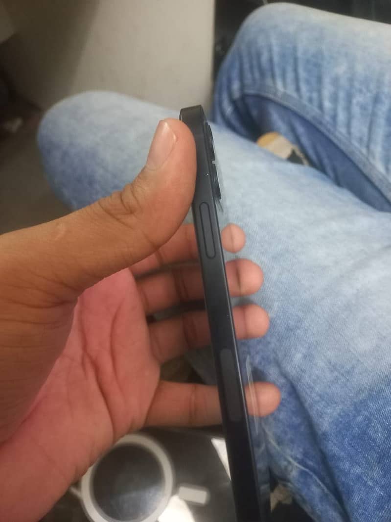 Apple iPhone 12 4