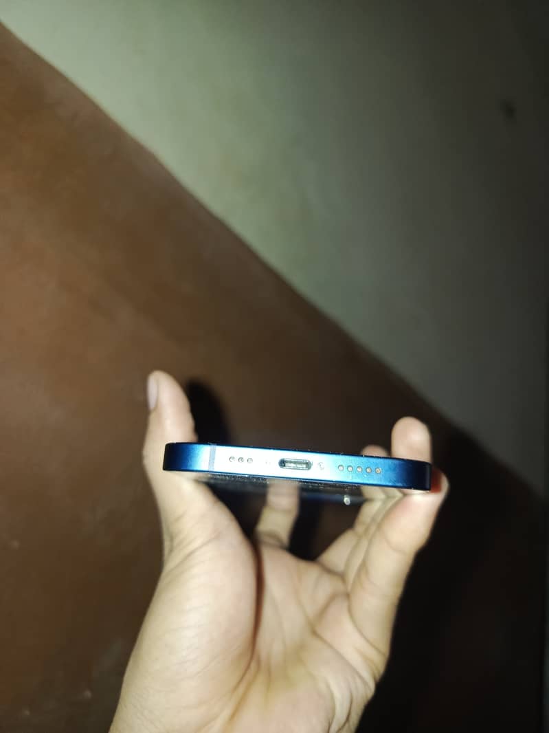 Apple iPhone 12 4