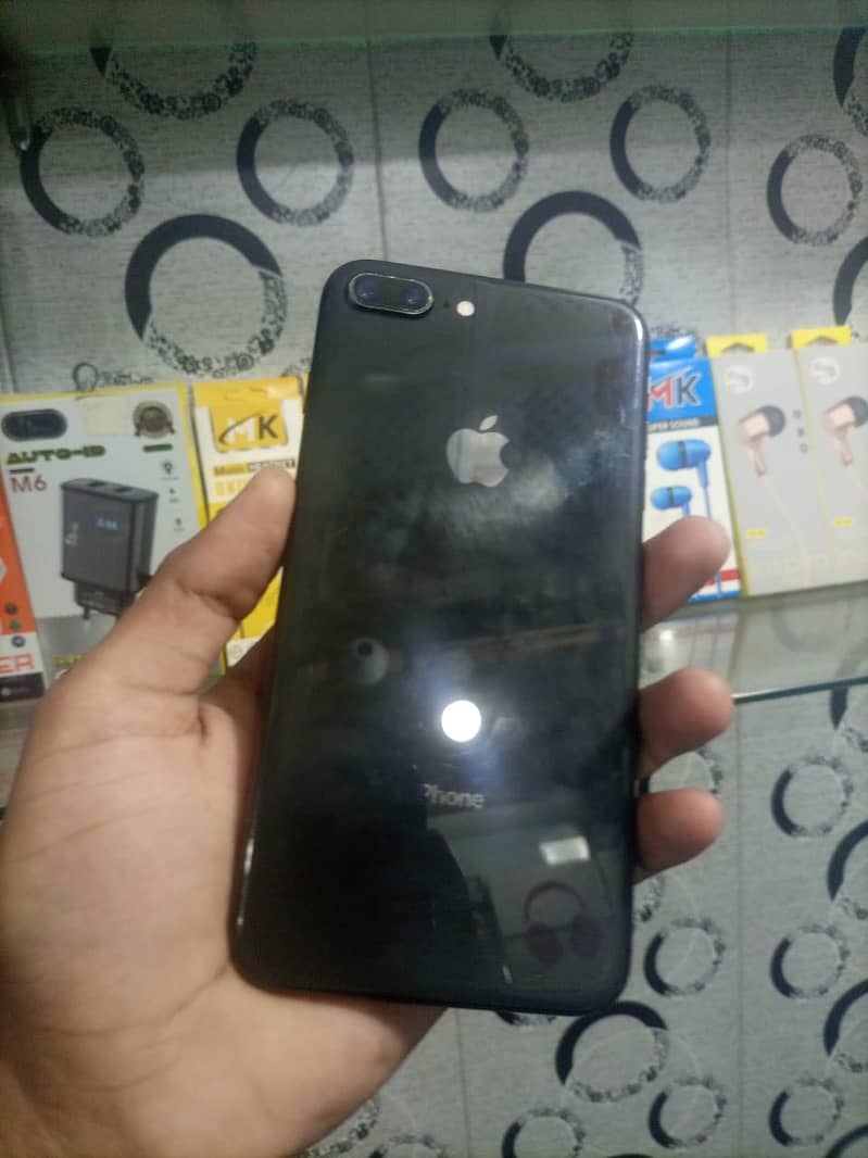 Apple iPhone 8 Plus 1