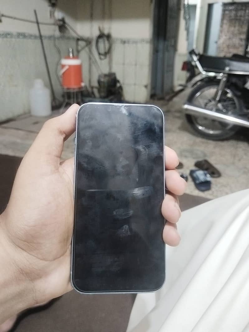 Apple iPhone 14 4