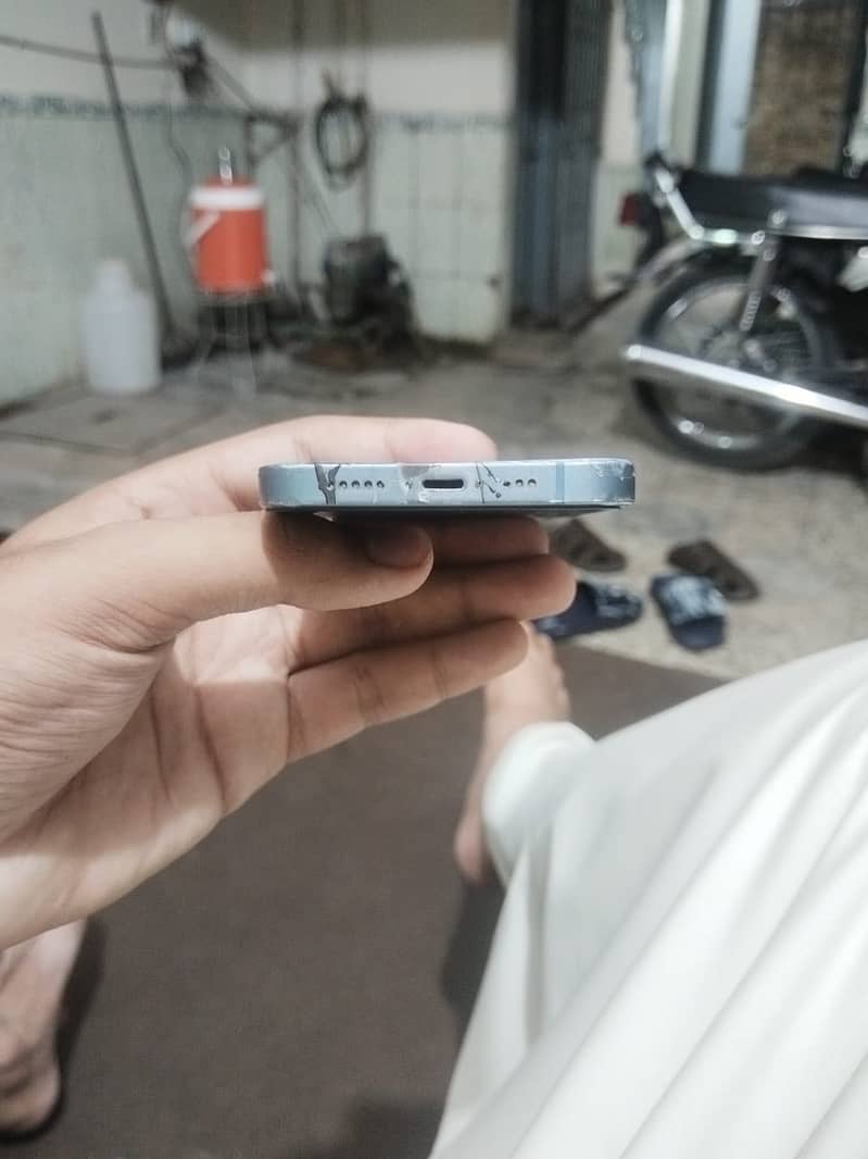 Apple iPhone 14 5