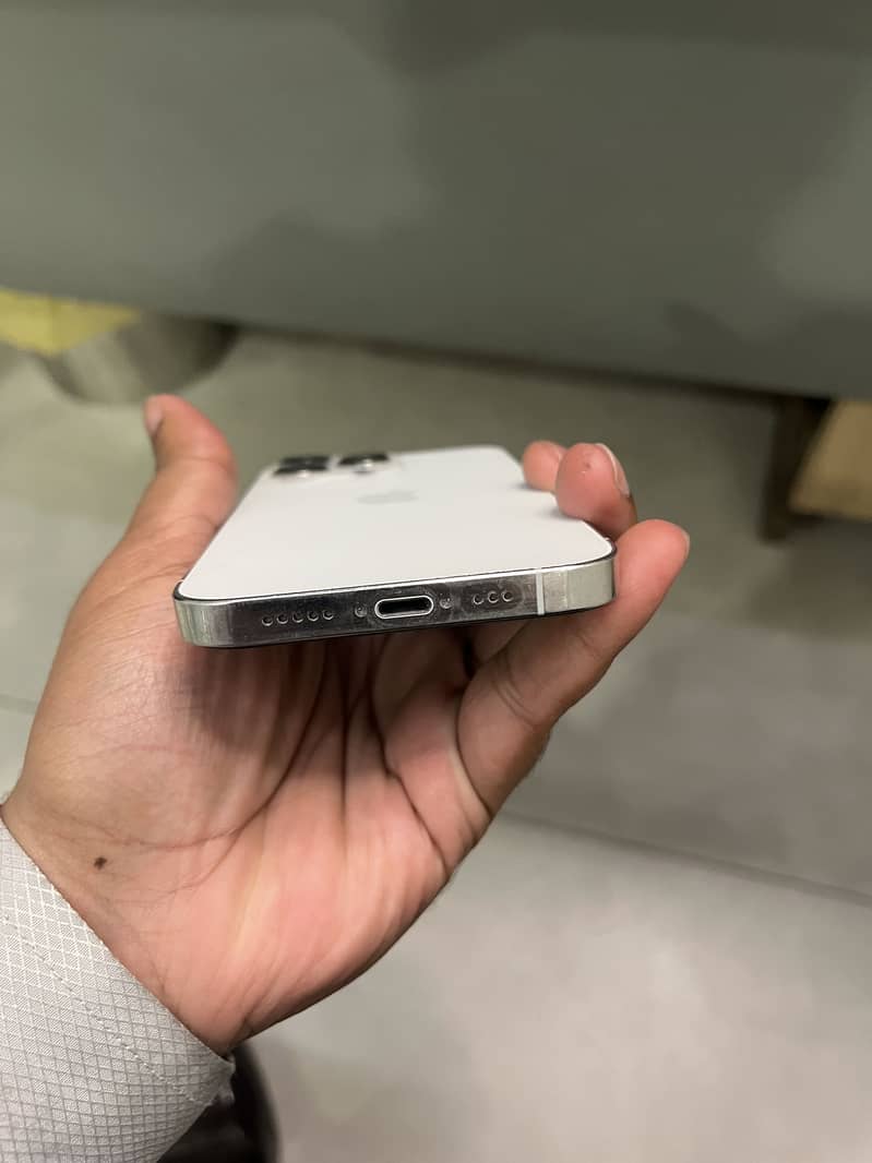 Apple iPhone 13 Pro 1