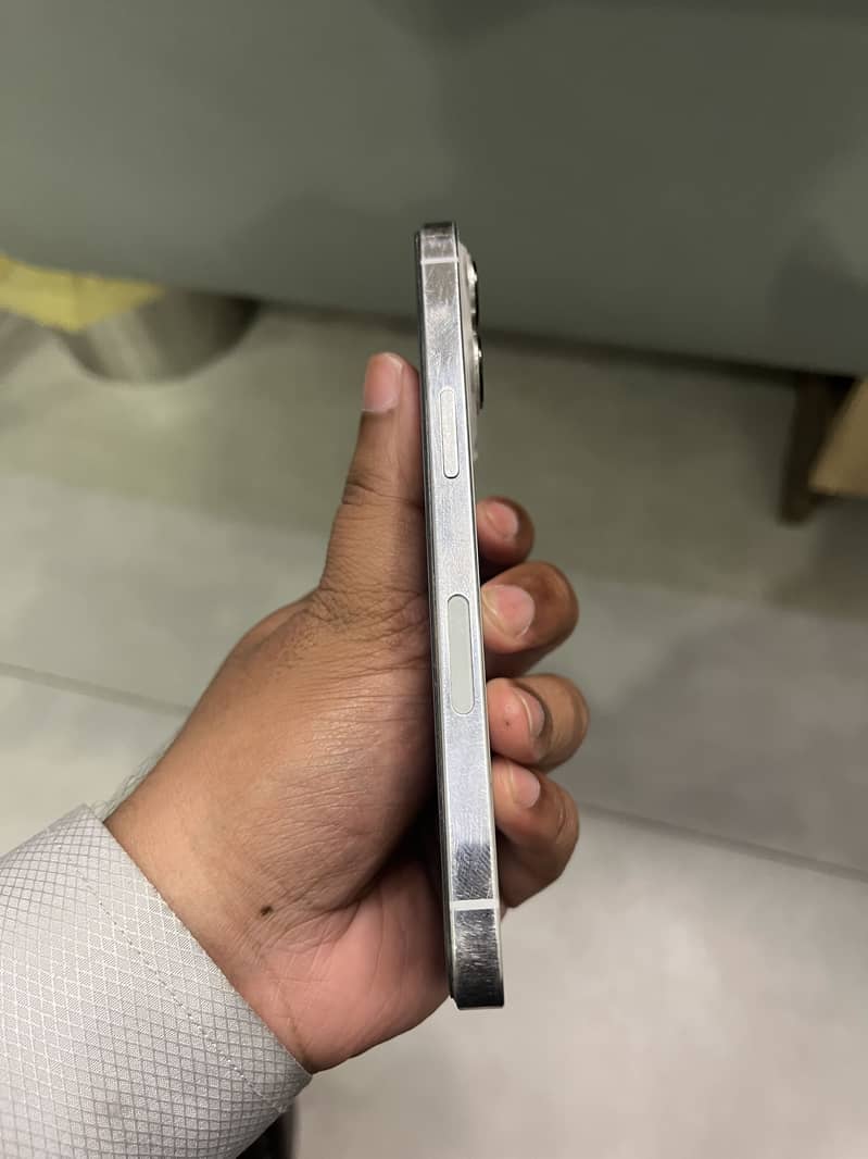 Apple iPhone 13 Pro 2