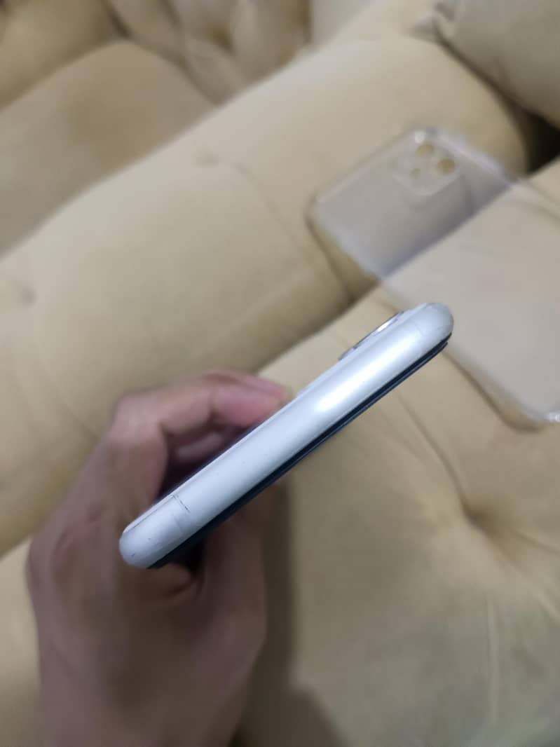 iPhone 11 6