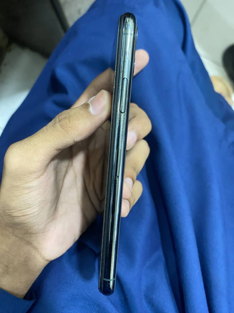 Apple iPhone 11 Pro Max 1