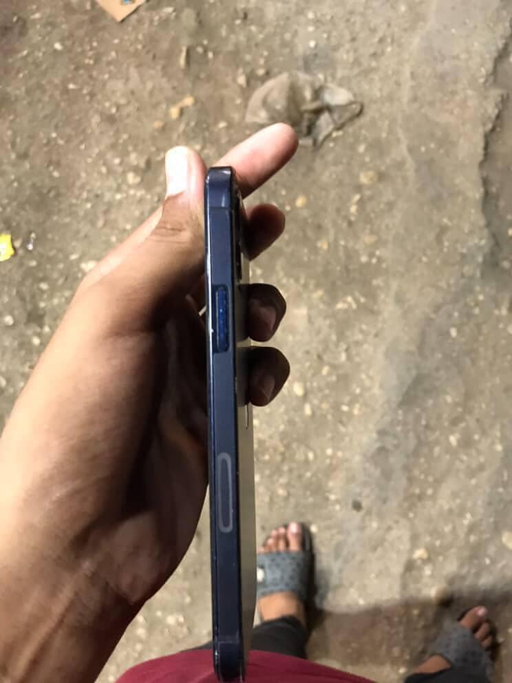 Apple iPhone 12 3