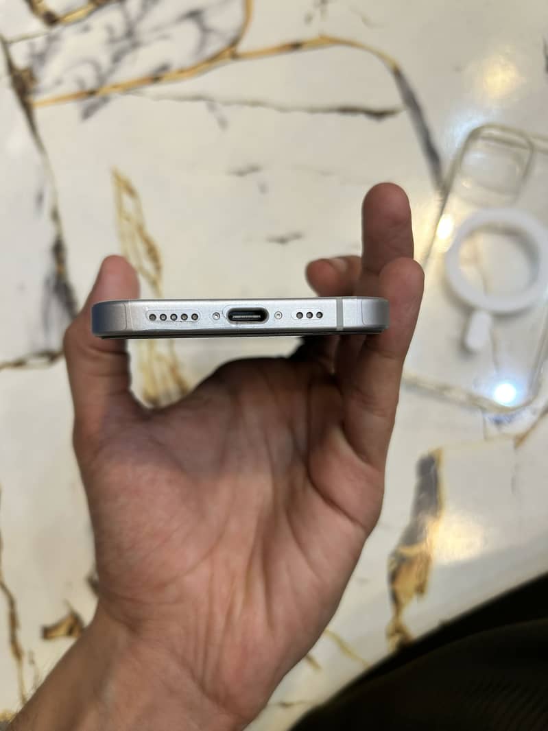Apple iPhone 15 3