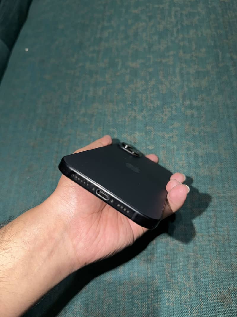 Apple iPhone 15 plus 3