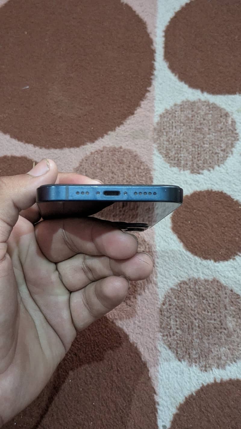 Apple iPhone 13 2