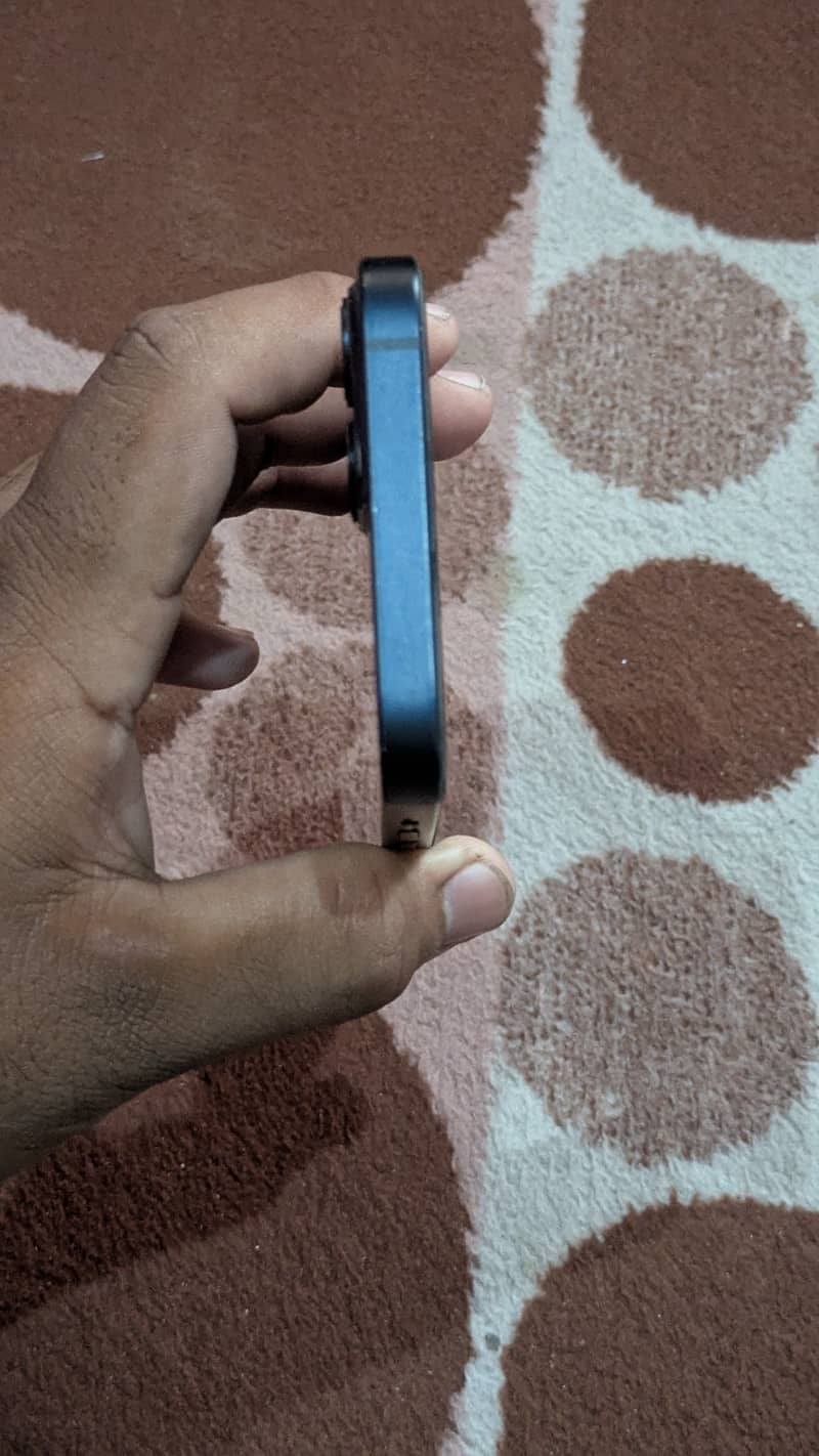 Apple iPhone 13 4