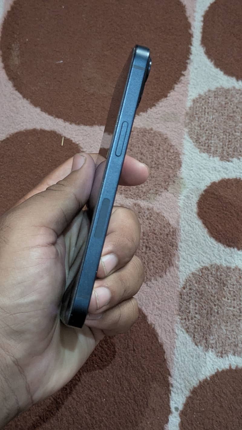 Apple iPhone 13 5