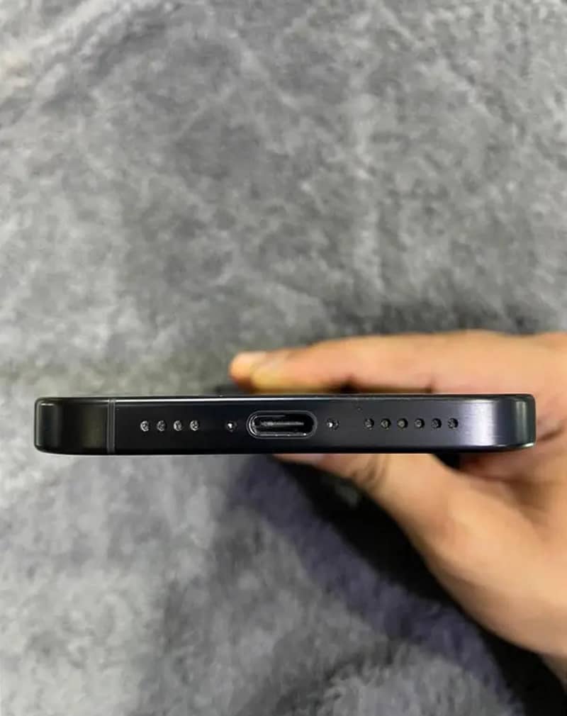 Apple iPhone 16 Pro Max 3