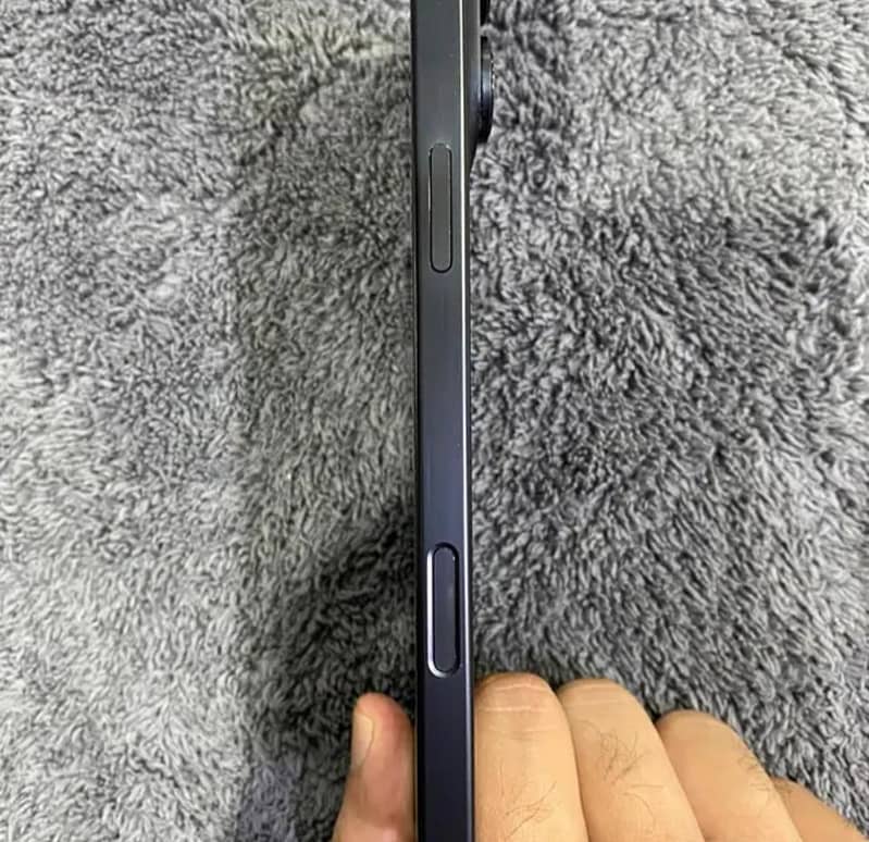 Apple iPhone 16 Pro Max 4