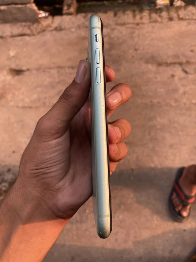 Apple iPhone 11 3