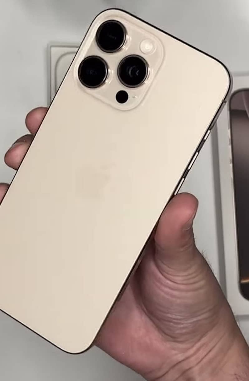 Apple iPhone 16 Pro Max 0