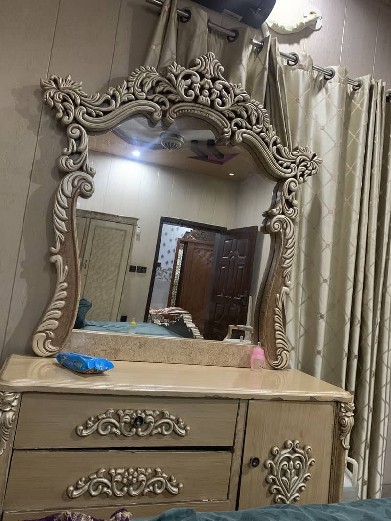 Bed with dressing amd side tables 3
