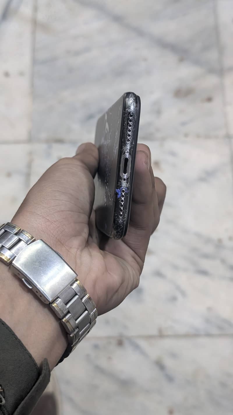 Apple iPhone X 6
