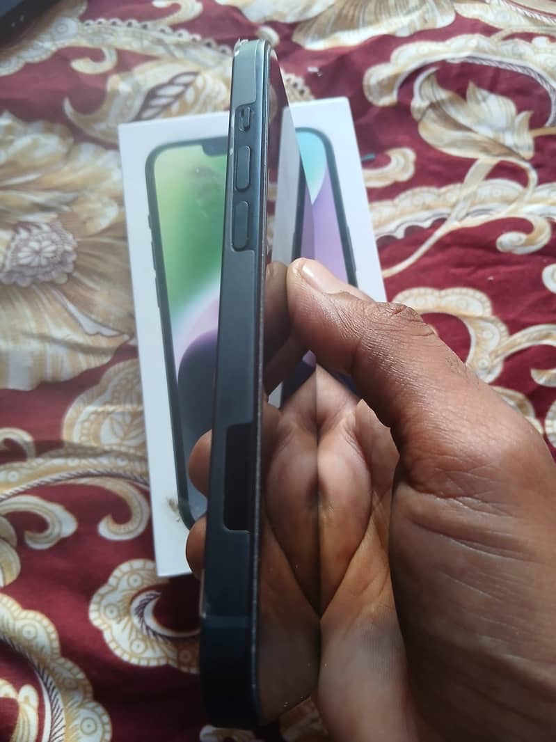 Apple iPhone 14 3