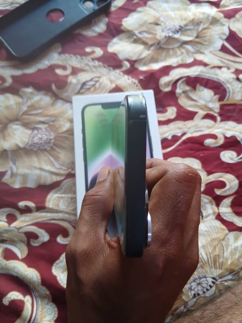 Apple iPhone 14 4