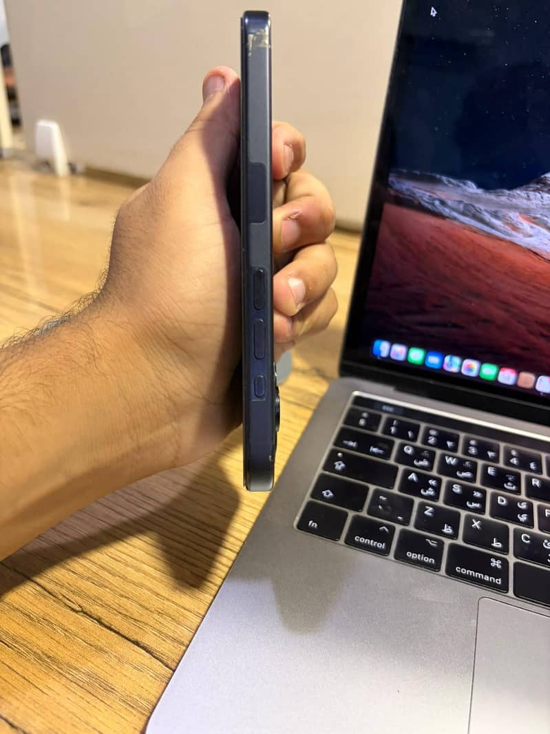 Apple iPhone 15 Pro 2