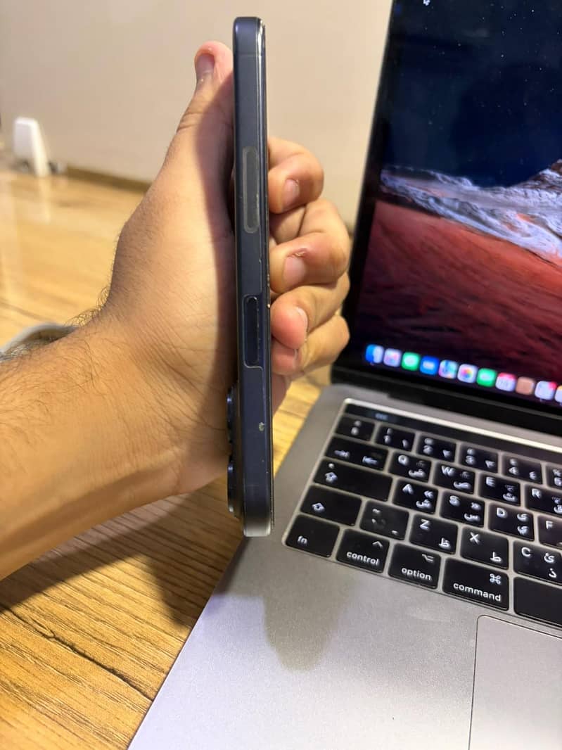 Apple iPhone 15 Pro 4