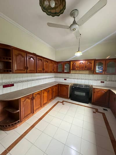 1 Kanal Upper Portion Available For Rent On Canal Road Near To Doctors Hospital