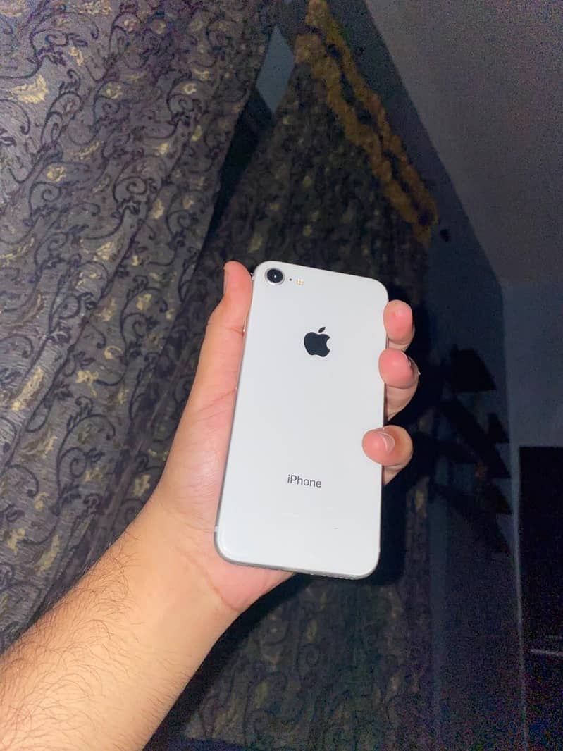 Apple iPhone 8 1