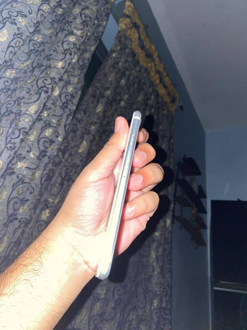 Apple iPhone 8 3