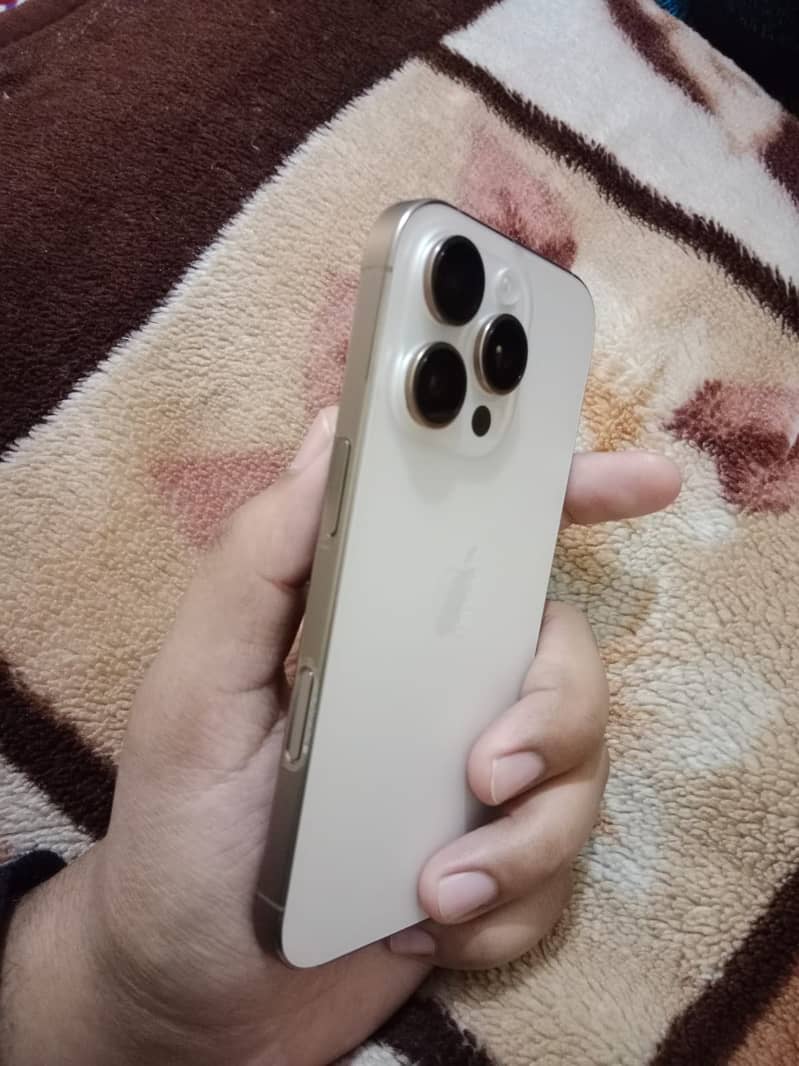 Apple iPhone 16 Pro 0
