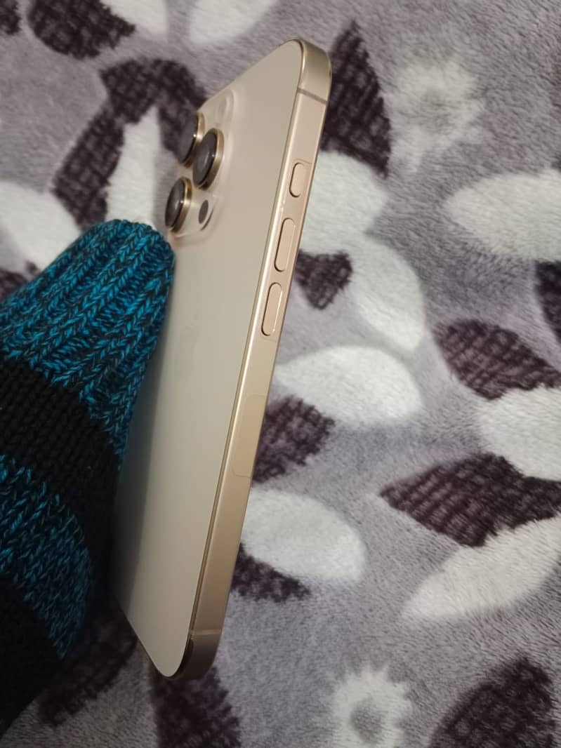 Apple iPhone 16 Pro 3