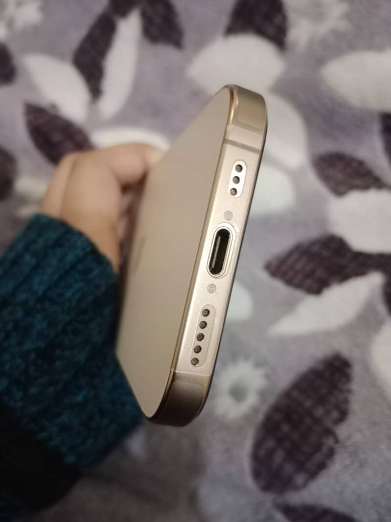 Apple iPhone 16 Pro 4