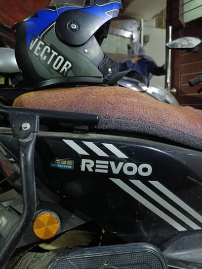 revoo c32 young