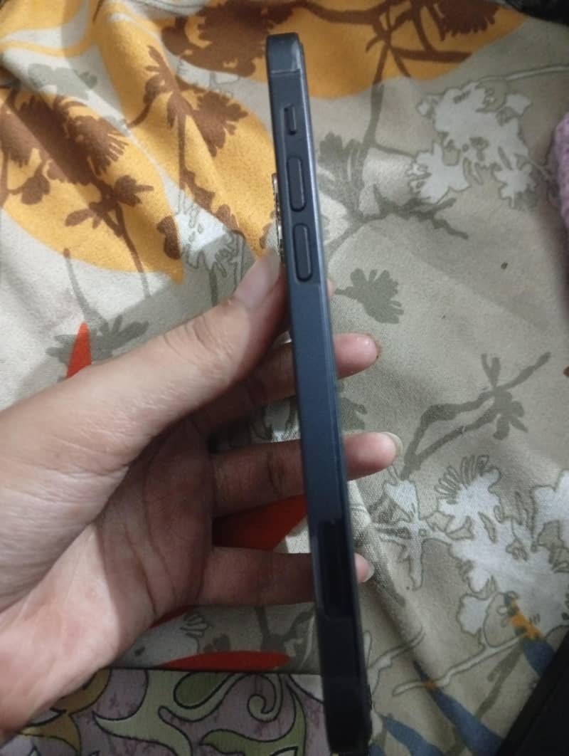 Apple iPhone 12 3