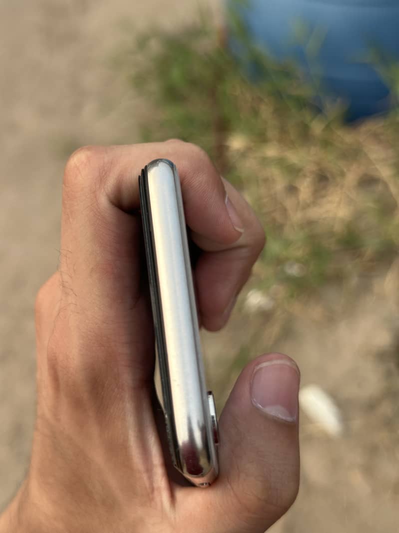 Apple iPhone X 3