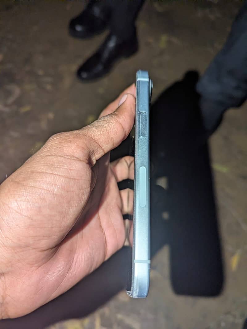 Apple iPhone 15 2