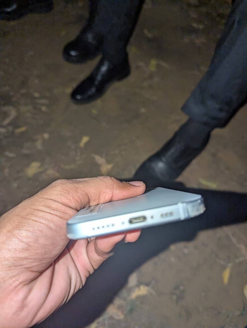 Apple iPhone 15 4