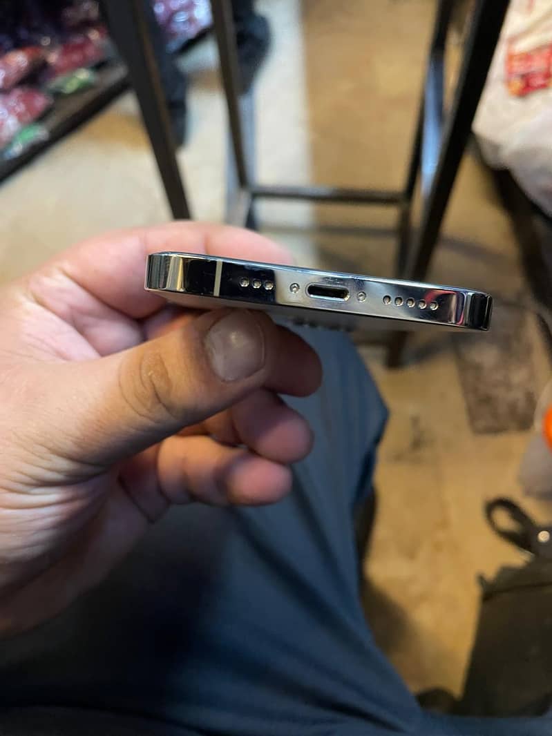 Apple iPhone 12 Pro 4