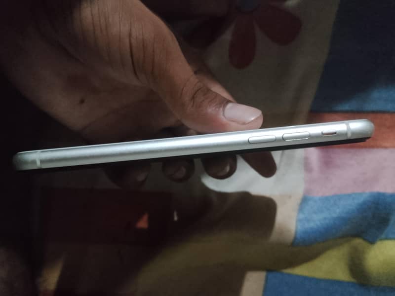 Apple iPhone 11 3