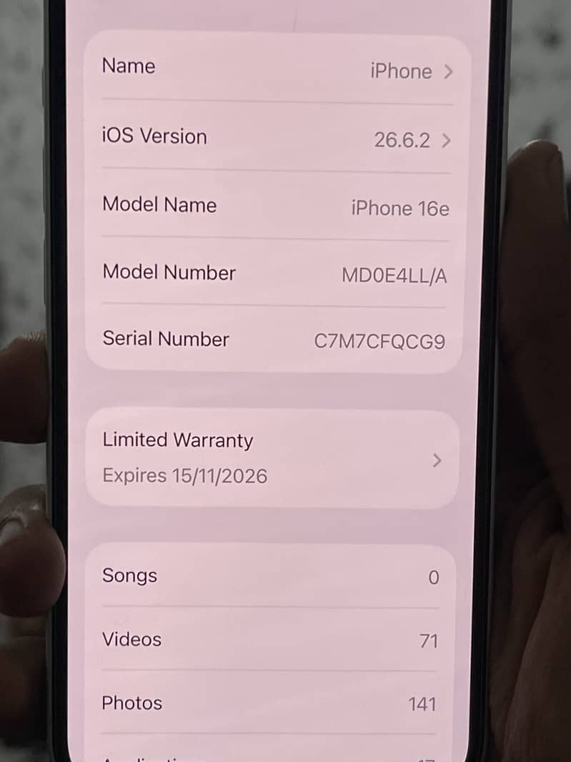 Apple iPhone 16e 2
