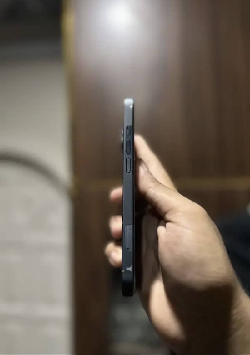 Apple iPhone 13 2