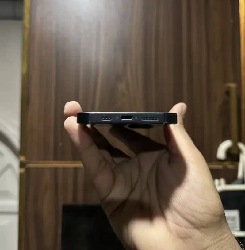 Apple iPhone 13 4