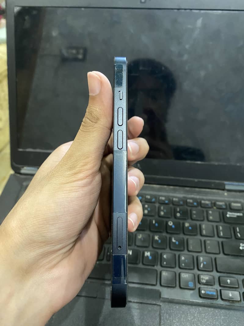 Apple iPhone 13 2