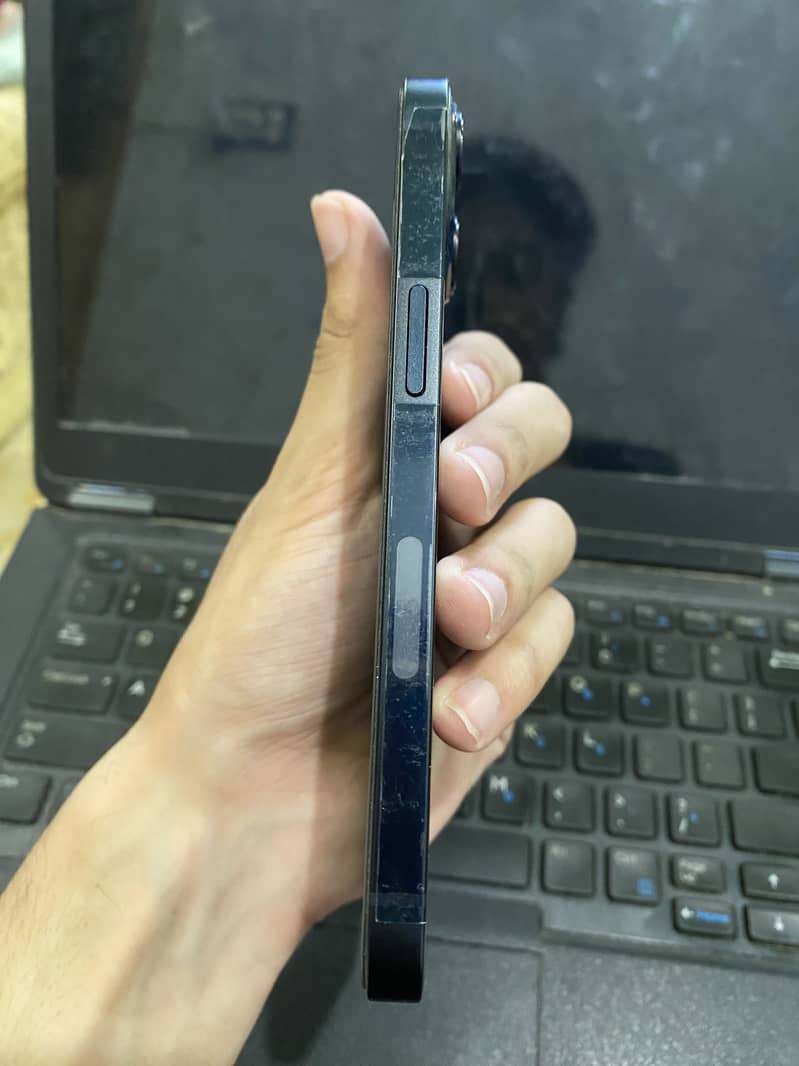 Apple iPhone 13 4