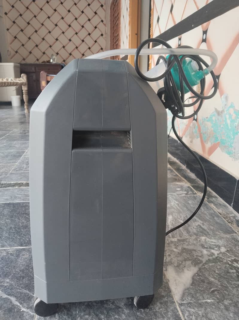 Oxygen concentrator 1