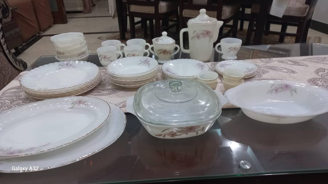 kitchen crockery 0