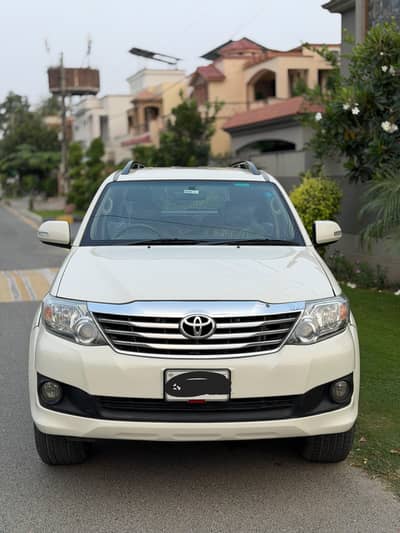 Toyota Fortuner V 2.7 2014 total genuine paint