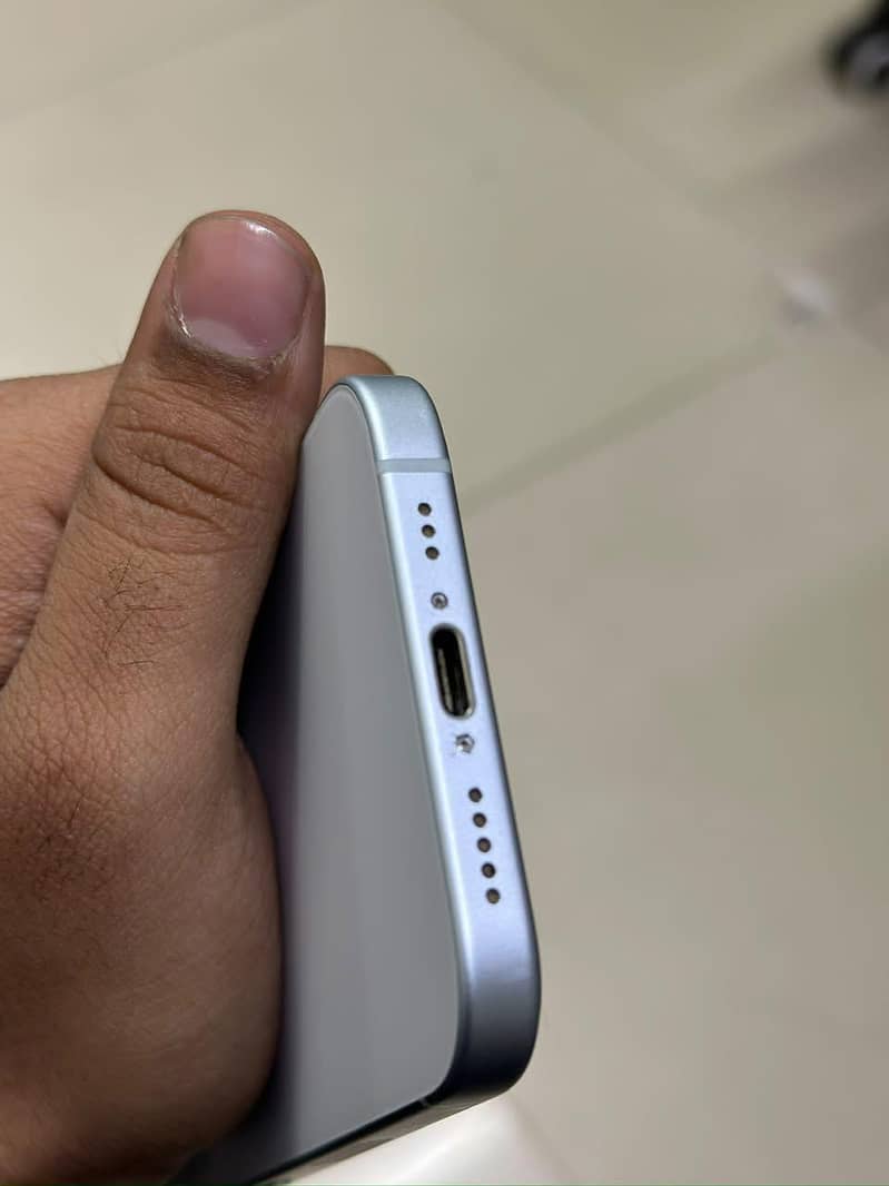 Apple iPhone 15 4