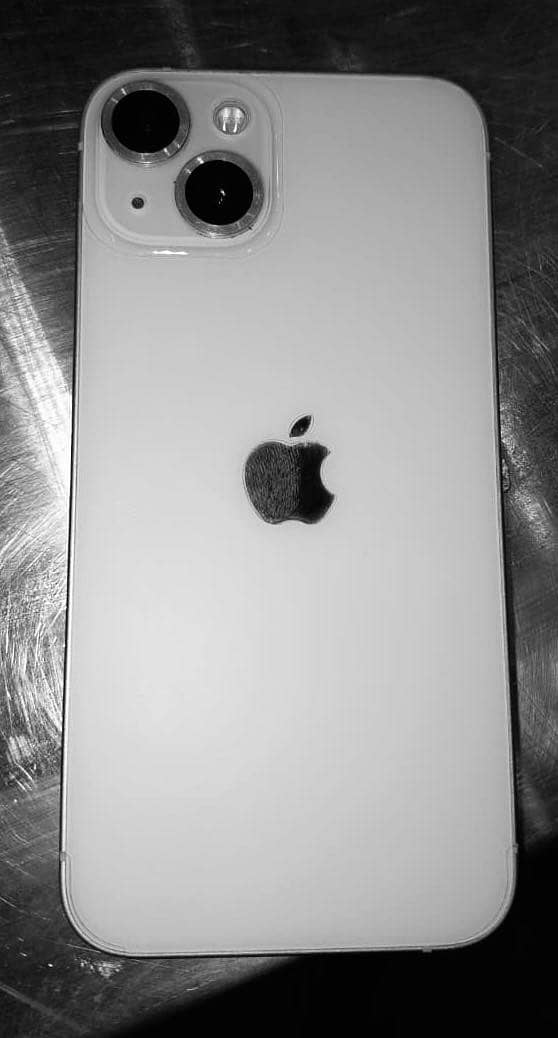 Apple iPhone 13 4