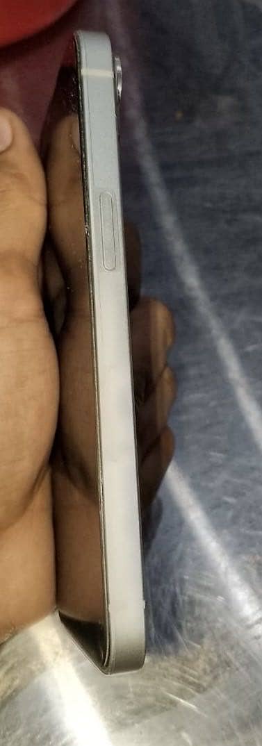 Apple iPhone 13 5